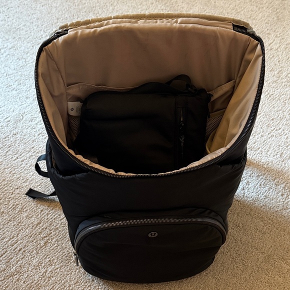 Lululemon New Parent Backpack - Picture 6 of 8